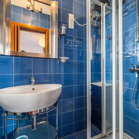 Dolmen Court - 2bed W Pool By Homely *